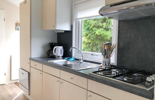 Sint Maarten Chalet De Esquí | After a day at the beach or a visit to one of the villages or towns in the area, it is wonderful to come home to this 4-person chalet. Would you like to bring your dog? He is very welcome in this chalet!
