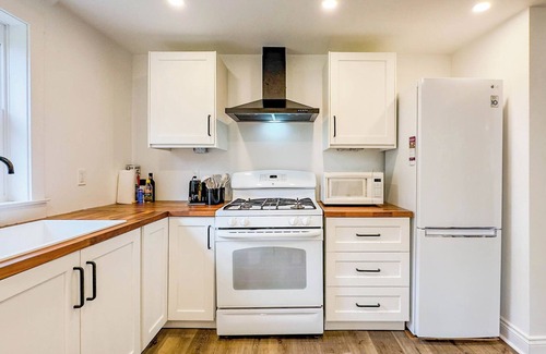 Bayfield Cabaña | Afternoons on the Porch-King Beds! Fenced in Yard!
