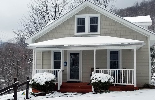 Afton Casa | Cabaña de la estación de Afton: entorno histórico escénico Blue Ridge bellamente renovado