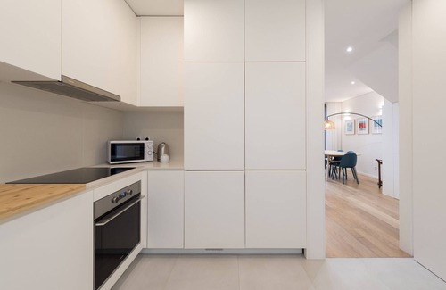 Centro / Baixa Chalet De Esquí | AgapeStay Family House