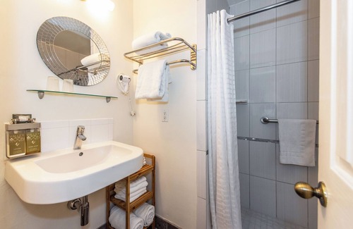 Samarkand Hotel | "AGAVE INN Santa Barbara"