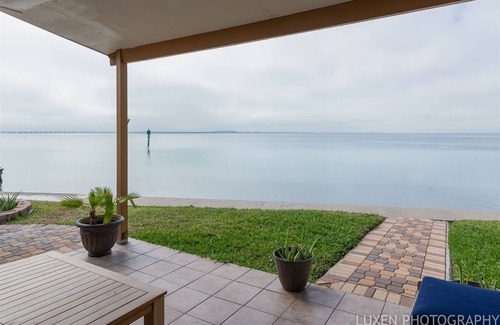 South Padre Island Casa | Age 25 + The Peaceful Pearl Bayfront Retreat is waterfront perfection sleeps 4-6