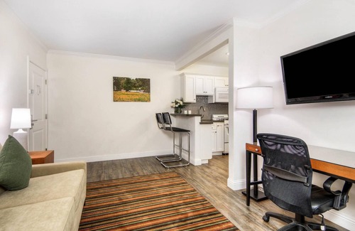 Davis Hotel | Aggie Inn, Ascend Hotel Collection