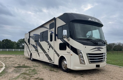 Wellborn Casa | Aggieland Glamping! Cozy RV with modern comforts. Only minutes from campus.