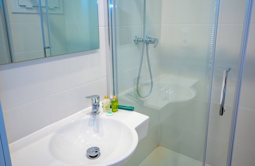 Roses Town Center Hotel | Agi Gloria Rooms 206 Hostel en alquiler en Roses Girona.