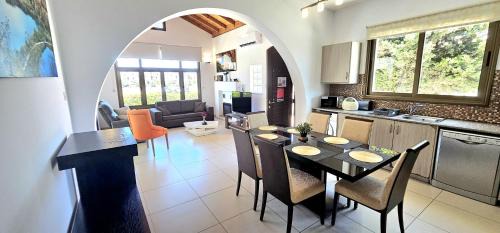 Ayia Thekla Casa | Agia Thekla bungalow with pool