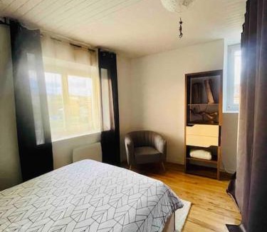 Roiffieux Casa | Agréable maison de village avec balcon