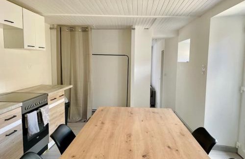 Roiffieux Casa | Agréable maison de village avec balcon