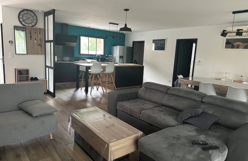 Biscarrosse Casa | Agréable Maison Neuve, Pergola, Terrasse Mobile , Piscine Chauffée, spa 6 Places