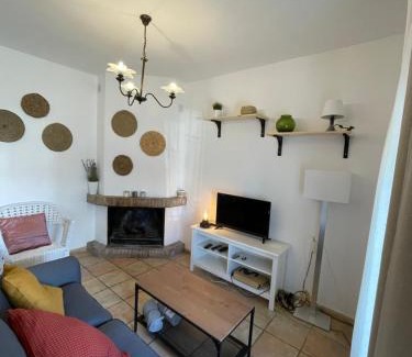 Higuera de la Sierra Casa | Agradable casa rural con chimenea en interior