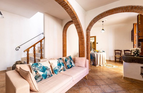 Chianni Otro | Agri apartment La Terrazza - La Ripadoro with Jacuzzi