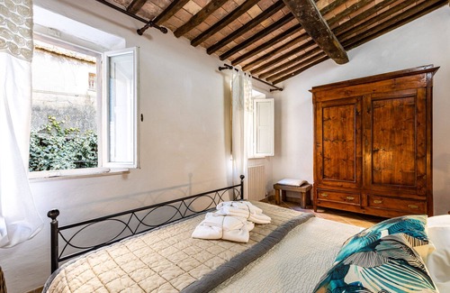 Chianni Otro | Agri apartment La Terrazza - La Ripadoro with Jacuzzi