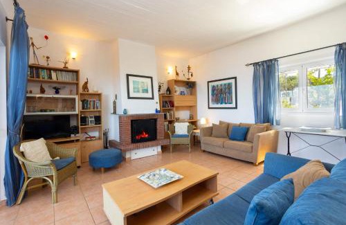 Agrilos Apartamento | Agrilos Seafront Serenity - Waterfront Oasis