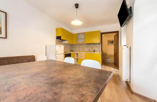 Canale di Tenno Apartamento | Agriturismo Al Gallo Nero Giallo