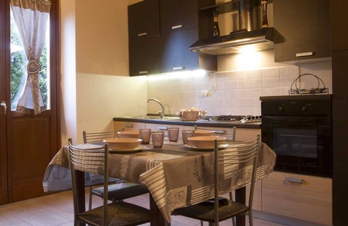 Padenghe sul Garda Apartamento | Appartamento Catullo, Padenghe sul Garda, Italy