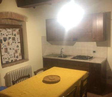 Avigliano Umbrio Apartamento | Agriturismo Piandellerose