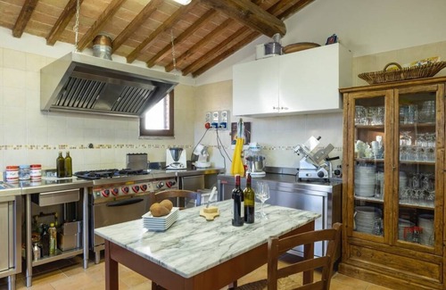 Monteroni d'Arbia Villa | De vacaciones para la relajación en el país Siena. Es posible comer la comida tipicol