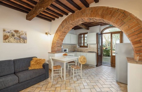 Monteroni d'Arbia Villa | De vacaciones para la relajación en el país Siena. Es posible comer la comida tipicol
