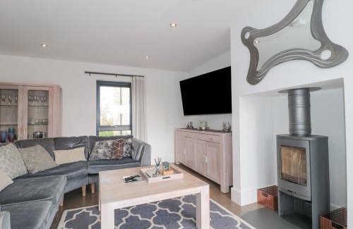 Holworth Casa | Agua de Plata, 16 Wakeling Island, Silverlake