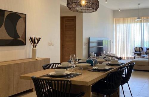 Pointe Aux Piments Apartamento | AH-10 - Luxury 3 BR Beach Apartment in typical island village by Althea