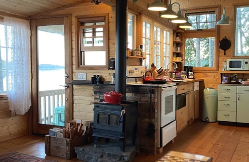 Grapeview Cabina | Ahab’s only available with, Captains Cabin it rents for 195, Captains’ 325.