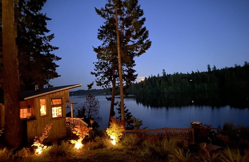 Grapeview Cabina | Ahab’s only available with, Captains Cabin it rents for 195, Captains’ 325.