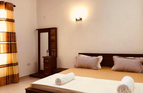 Negombo Cama Y Desayuno | Ahasna Airport Villa