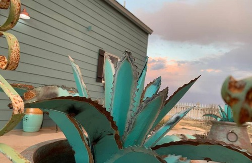 Levelland Casa | Ahava Honey Farm Cottage