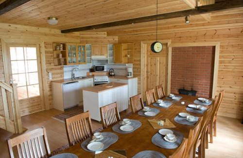 Kauhajoki Chalet De Esquí | Ahmalammen mökkikylä