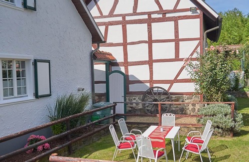 Lohrsdorf Casa | Ahrtal Ferienhaus Landskrone - encantadora casa de entramado de madera en la ruta de senderismo vino tinto