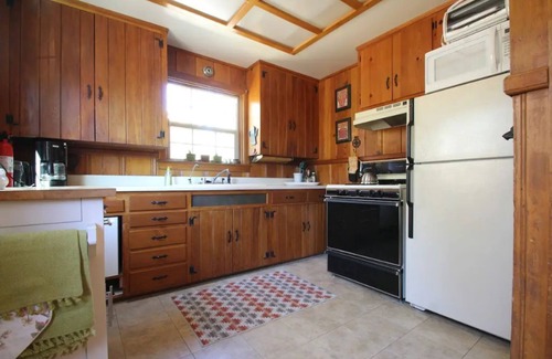 Idyllwild Cabina | Ahwahnee-be Vintage Cabin - Three blocks to town!