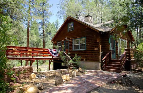 Idyllwild Cabina | Ahwahnee-be Vintage Cabin - Three blocks to town!