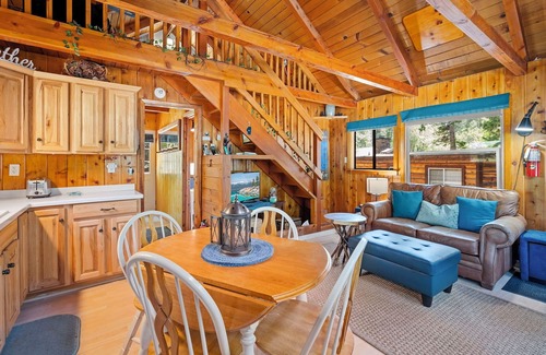 Sunnyside Cabina | Aidenn Cabin - 1 bedroom, loft, 1 bath - Walk to private beach & Restaurants