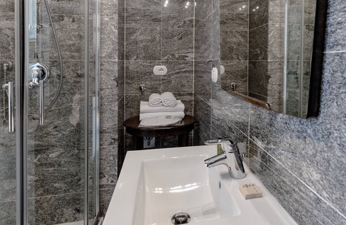 Chiesa Rossa Casa | Aiello Suites Executive