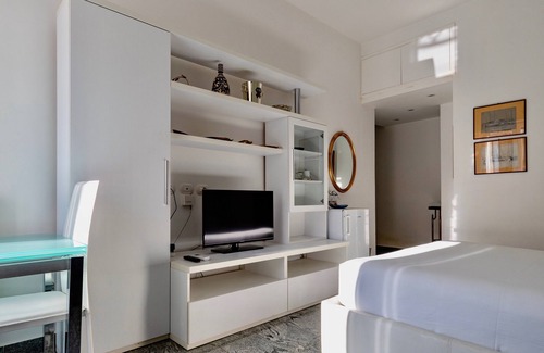 Chiesa Rossa Casa | Aiello Suites Executive