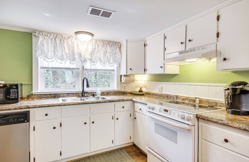 Aiken Apartamento | Aiken Apt w/ Garden-View Balcony: Half-Mi to Dtwn!