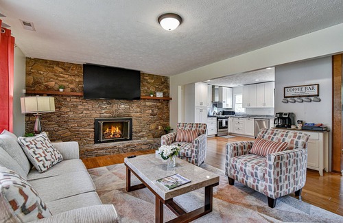 Asheville Casa | Aiken Rd - 6 BR - hot tub and game room