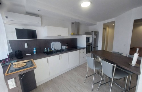 Saint-Cyprien Apartamento | Estudio climatizado a 150m del mar con aparcamiento privado y admite mascotas