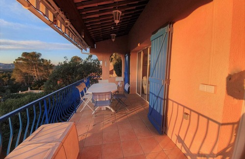 La Bouverie Casa | Villa con Piscina Privada, 5 Habitaciones, 8 Plazas - Climatizada, Vista al Campo y BBQ
