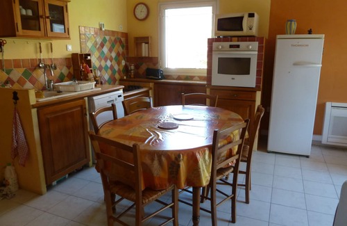 Pernes-les-Fontaines Casa | Casa con aire acondicionado de 70 m2 con jardín tranquilo