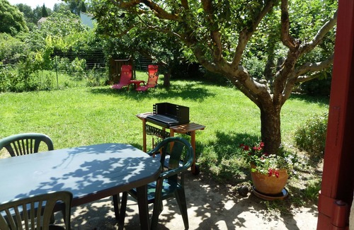 Pernes-les-Fontaines Casa | Casa con aire acondicionado de 70 m2 con jardín tranquilo