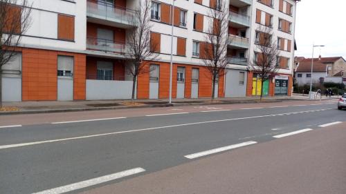 Villefranche-sur-Saone Apartamento | Air-conditioned 2 bedroom duplex apartment 5 people