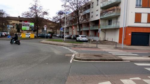 Villefranche-sur-Saone Apartamento | Air-conditioned 2 bedroom duplex apartment 5 people