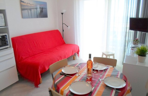 Balaruc-les-Bains Apartamento | Apartamento con aire acondicionado cerca de los baños termales con balcón