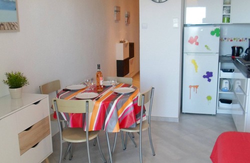 Balaruc-les-Bains Apartamento | Apartamento con aire acondicionado cerca de los baños termales con balcón