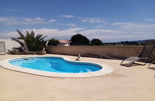 Pont-Saint-Esprit Villa | Villa con aire acondicionado, piscina privada climatizada y vallada.
