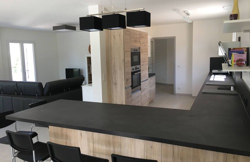 Puget-sur-Argens Casa | Air-conditioned detached villa with secure/heated swimming pool and large garden