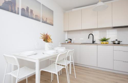 Ursynow Apartamento | Air Conditioned Apartment in Warsaw with Parking, Desk and Balcony by Noclegi Renters