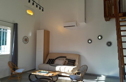 Eyragues Casa | Air-conditioned, fenced-in, comfortable Provence gite close to shops.