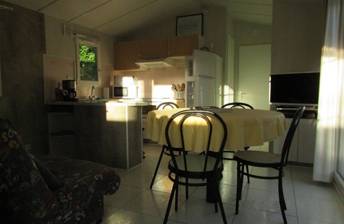 Soulac-sur-Mer Chalet De Esquí | Air-conditioned chalet, heated swimming pool, pets allowed